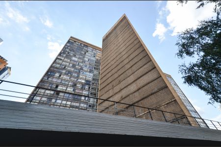 Apartamento à venda com 118m², 2 quartos e sem vaga Apartamento à venda com 118m², 2 quartos e sem vagaFachada