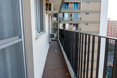 Apartamento à venda com 86m², 2 quartos e 1 vaga Apartamento à venda com 86m², 2 quartos e 1 vagaVaranda