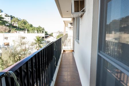 Apartamento à venda com 86m², 2 quartos e 1 vaga Apartamento à venda com 86m², 2 quartos e 1 vagaVaranda
