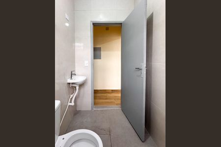 Casa para alugar com 81m², 2 quartos e sem vaga Casa para alugar com 81m², 2 quartos e sem vagaBanheiro Social