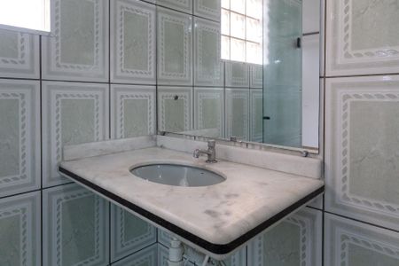 Casa para alugar com 100m², 3 quartos e 1 vagaBanheiro do Quarto 1 suíte