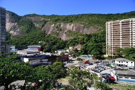 Apartamento à venda com 99m², 2 quartos e 1 vaga