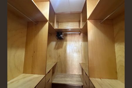 Apartamento para alugar com 107m², 3 quartos e 2 vagas Apartamento para alugar com 107m², 3 quartos e 2 vagasCloset da suíte
