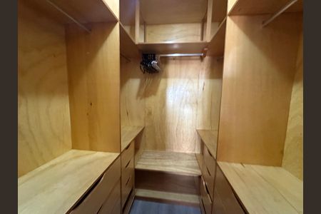 Apartamento para alugar com 107m², 3 quartos e 2 vagas Apartamento para alugar com 107m², 3 quartos e 2 vagasCloset da suíte