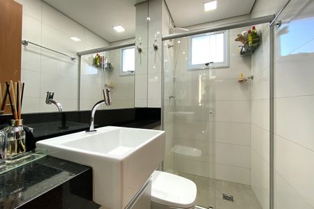 Apartamento à venda com 48m², 2 quartos e 1 vaga Apartamento à venda com 48m², 2 quartos e 1 vagaBanheiro