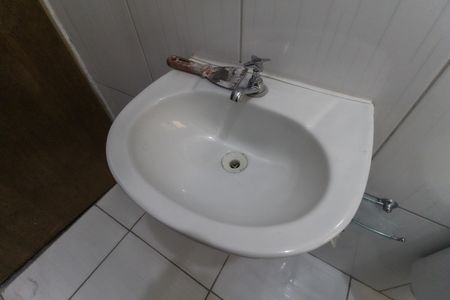 Banheiro de casa para alugar com 1 quarto, 45m² em Vila Carmosina, São Paulo