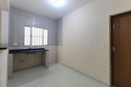 Cozinha de casa para alugar com 1 quarto, 45m² em Vila Carmosina, São Paulo