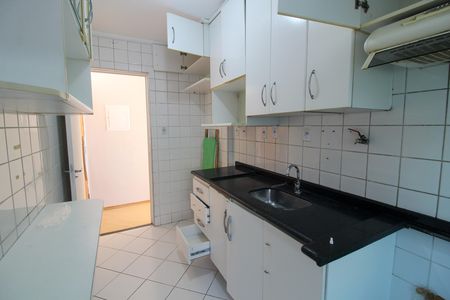 Cozinha de apartamento para alugar com 3 quartos, 65m² em Jardim Jaqueline, São Paulo