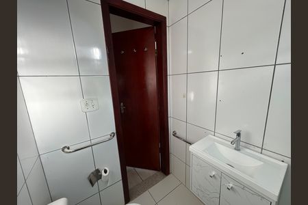 Banheiro de casa para alugar com 2 quartos, 60m² em Guadalupe, Rio de Janeiro