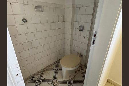 Apartamento à venda com 79m², 2 quartos e sem vaga Apartamento à venda com 79m², 2 quartos e sem vagaBanheiro de serviço