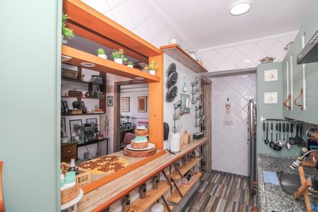 Cozinha de apartamento à venda com 2 quartos, 64m² em Vila Anglo Brasileira, São Paulo