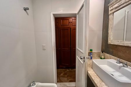 Apartamento à venda com 120m², 3 quartos e 1 vaga Apartamento à venda com 120m², 3 quartos e 1 vagaBanheiro social