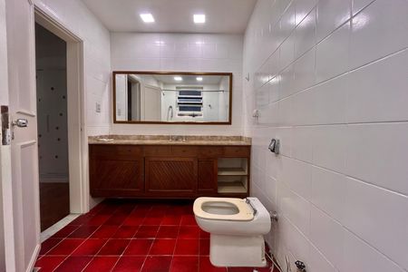 Apartamento à venda com 120m², 3 quartos e 1 vaga Apartamento à venda com 120m², 3 quartos e 1 vagaBanheiro da Suíte