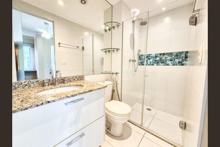 Apartamento para alugar com 74m², 2 quartos e 2 vagas Apartamento para alugar com 74m², 2 quartos e 2 vagasBanheiro da Suíte 1