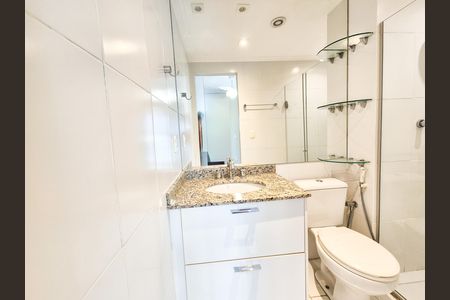 Banheiro da Suíte 1 de apartamento para alugar com 2 quartos, 74m² em Santo Amaro, São Paulo