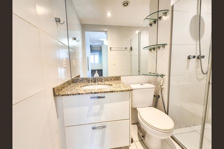 Apartamento para alugar com 74m², 2 quartos e 2 vagas Apartamento para alugar com 74m², 2 quartos e 2 vagasBanheiro da Suíte 1