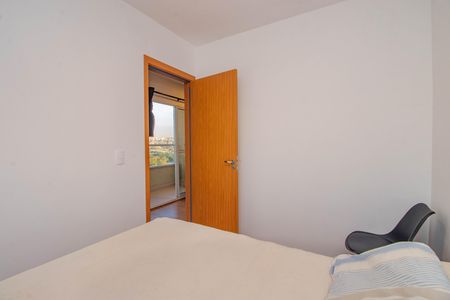Quarto 2 de apartamento para alugar com 2 quartos, 49m² em Humaitá, Porto Alegre