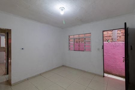 Casa para alugar com 92m², 1 quarto e 2 vagasSala