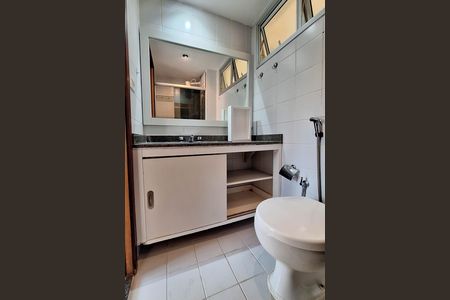 Banheiro Social de apartamento para alugar com 2 quartos, 72m² em Icaraí, Niterói