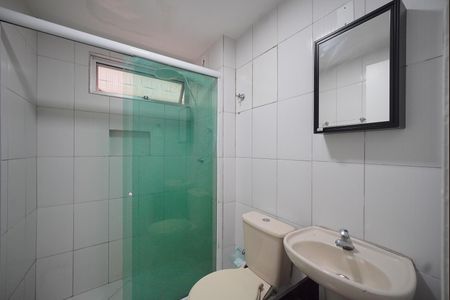 Banheiro de apartamento para alugar com 1 quarto, 47m² em Kobrasol, São José