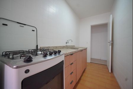 Cozinha de apartamento para alugar com 1 quarto, 47m² em Kobrasol, São José