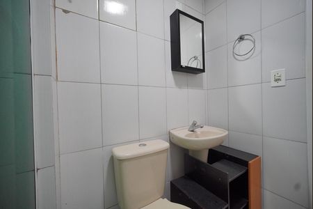 Banheiro de apartamento para alugar com 1 quarto, 47m² em Kobrasol, São José