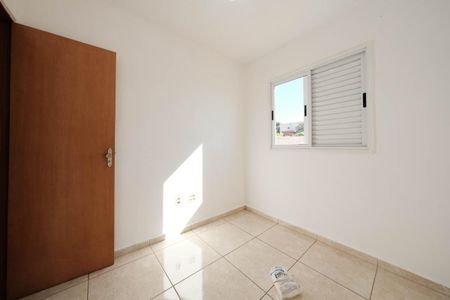 Casa de condomínio à venda com 97m², 3 quartos e 1 vagaQuarto 2