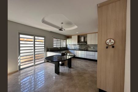 Casa para alugar com 130m², 3 quartos e 2 vagas Casa para alugar com 130m², 3 quartos e 2 vagasCozinha