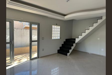 Casa para alugar com 130m², 3 quartos e 2 vagas Casa para alugar com 130m², 3 quartos e 2 vagasSala