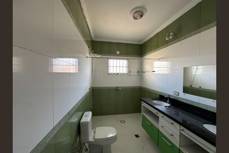 Casa para alugar com 130m², 3 quartos e 2 vagas Casa para alugar com 130m², 3 quartos e 2 vagasBanheiro da Suíte
