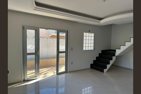 Casa para alugar com 130m², 3 quartos e 2 vagas Casa para alugar com 130m², 3 quartos e 2 vagasSala