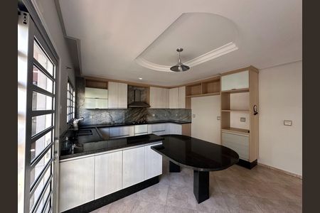 Casa para alugar com 130m², 3 quartos e 2 vagas Casa para alugar com 130m², 3 quartos e 2 vagasCozinha