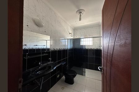 Casa para alugar com 130m², 3 quartos e 2 vagas Casa para alugar com 130m², 3 quartos e 2 vagasBanheiro Corredor