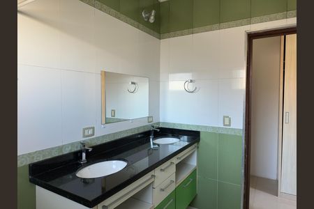 Casa para alugar com 130m², 3 quartos e 2 vagas Casa para alugar com 130m², 3 quartos e 2 vagasBanheiro da Suíte