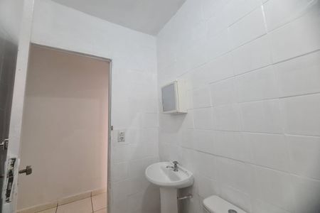Banheiro de casa para alugar com 1 quarto, 80m² em Jardim Três Marias, São Paulo