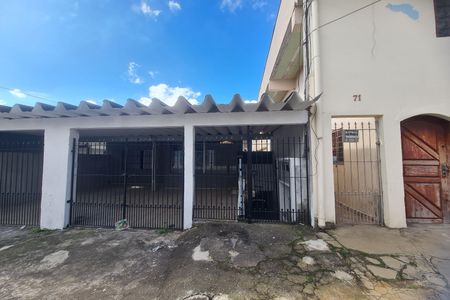 Fachada de casa para alugar com 1 quarto, 80m² em Jardim Três Marias, São Paulo