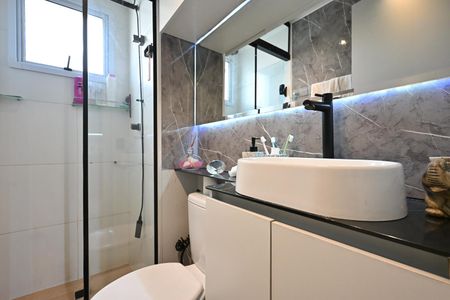 Banheiro de apartamento à venda com 2 quartos, 37m² em Vila Andrade, São Paulo