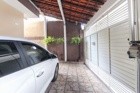 Garagem de casa à venda com 3 quartos, 102m² em Guaianases, São Paulo