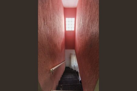 Casa à venda com 102m², 3 quartos e 1 vagaEscada