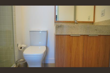 Banheiro  de kitnet/studio para alugar com 1 quarto, 37m² em Jardim do Salso, Porto Alegre