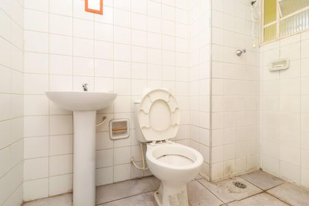 Apartamento para alugar com 45m², 2 quartos e 1 vaga Apartamento para alugar com 45m², 2 quartos e 1 vagaBanheiro social