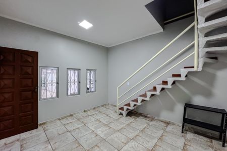 Casa para alugar com 285m², 6 quartos e 4 vagas Casa para alugar com 285m², 6 quartos e 4 vagasSala (Casa 2)