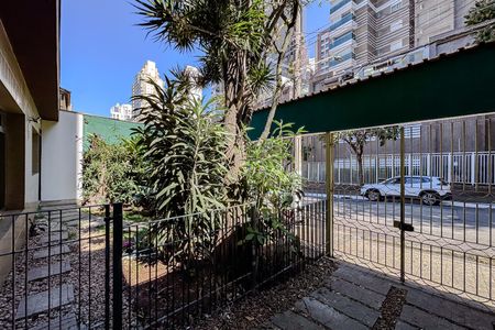 Garagem de casa para alugar com 6 quartos, 285m² em Jardim Analia Franco, São Paulo