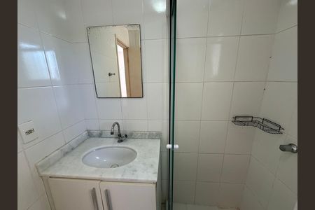 Banheiro da Suíte de apartamento para alugar com 3 quartos, 80m² em Jardim Tupanci, Barueri
