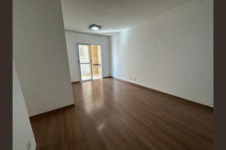 Sala de apartamento para alugar com 3 quartos, 80m² em Jardim Tupanci, Barueri