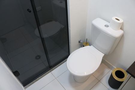 Banheiro de apartamento à venda com 1 quarto, 25m² em Parque Industrial Tomas Edson, São Paulo