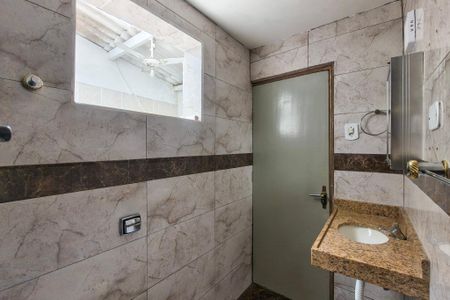 Casa para alugar com 120m², 2 quartos e 2 vagas Casa para alugar com 120m², 2 quartos e 2 vagasBanheiro