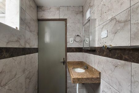 Banheiro  de casa para alugar com 2 quartos, 120m² em Guilhermina, Praia Grande