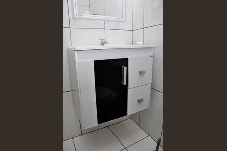 Detalhe - Banheiro Social de casa para alugar com 2 quartos, 75m² em Vila Zat, São Paulo