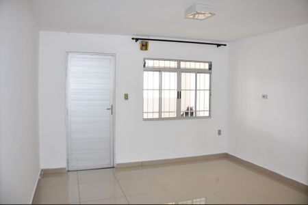 Casa para alugar com 2 quartos, 75m² em Vila Zat, São Paulo